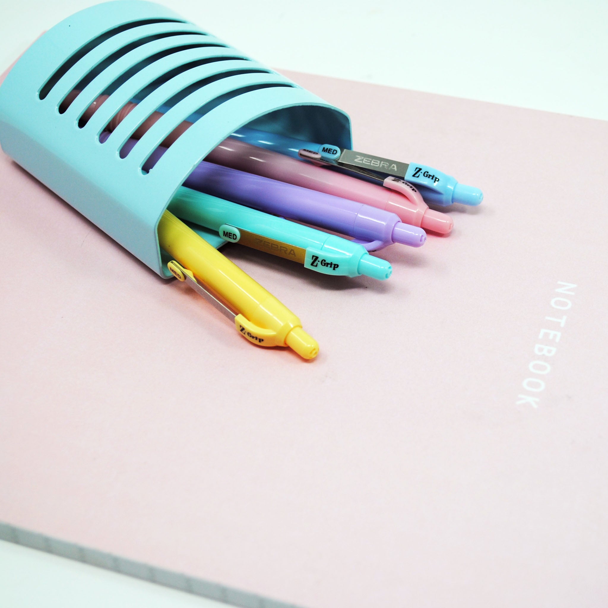Z-Grip_Pastel_-_noteback_spilled